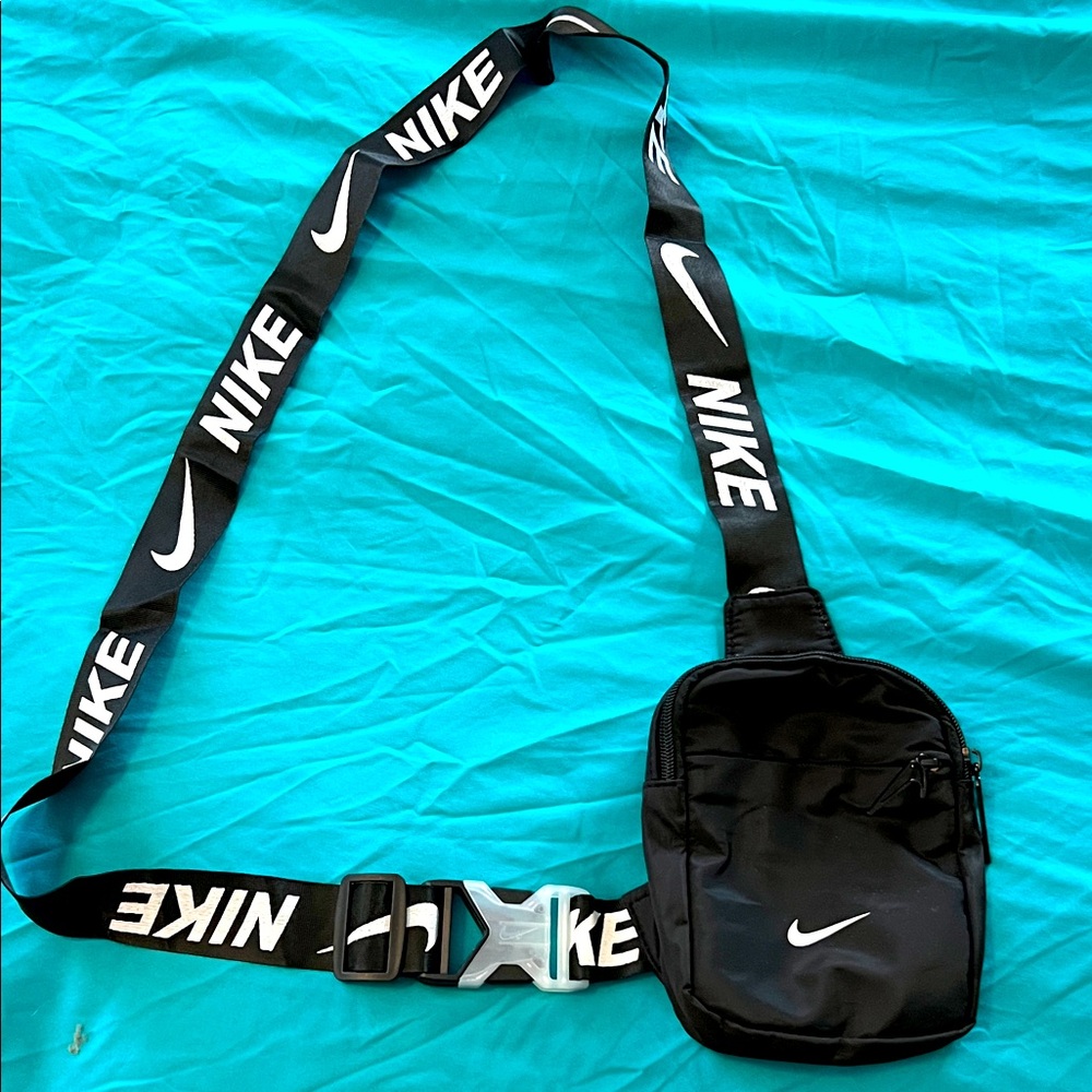 🔥Nike Black Belt Bag with Logo Strap